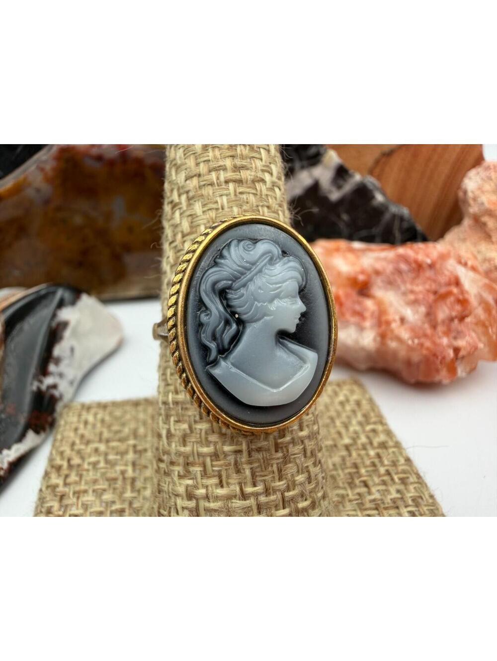 Vintage Antique Cameo Gold tone Ring - Picture 4 of 7